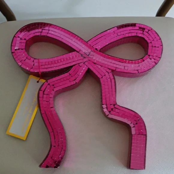 New!Viral Pink Bow Cupcakes and Cashmere - Picture 2 of 2